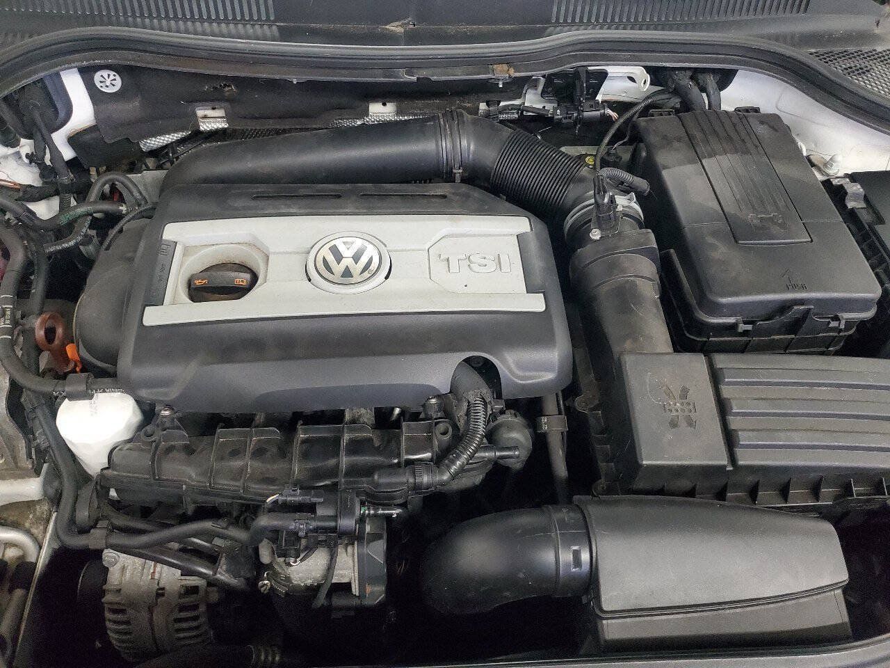 Used 2011 Volkswagen CC Sport FWD image 4