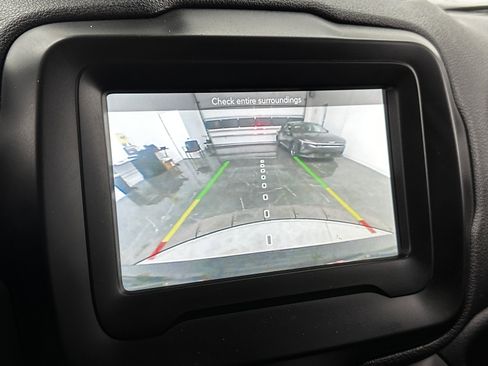 Used 2018 Jeep Renegade Altitude image 16