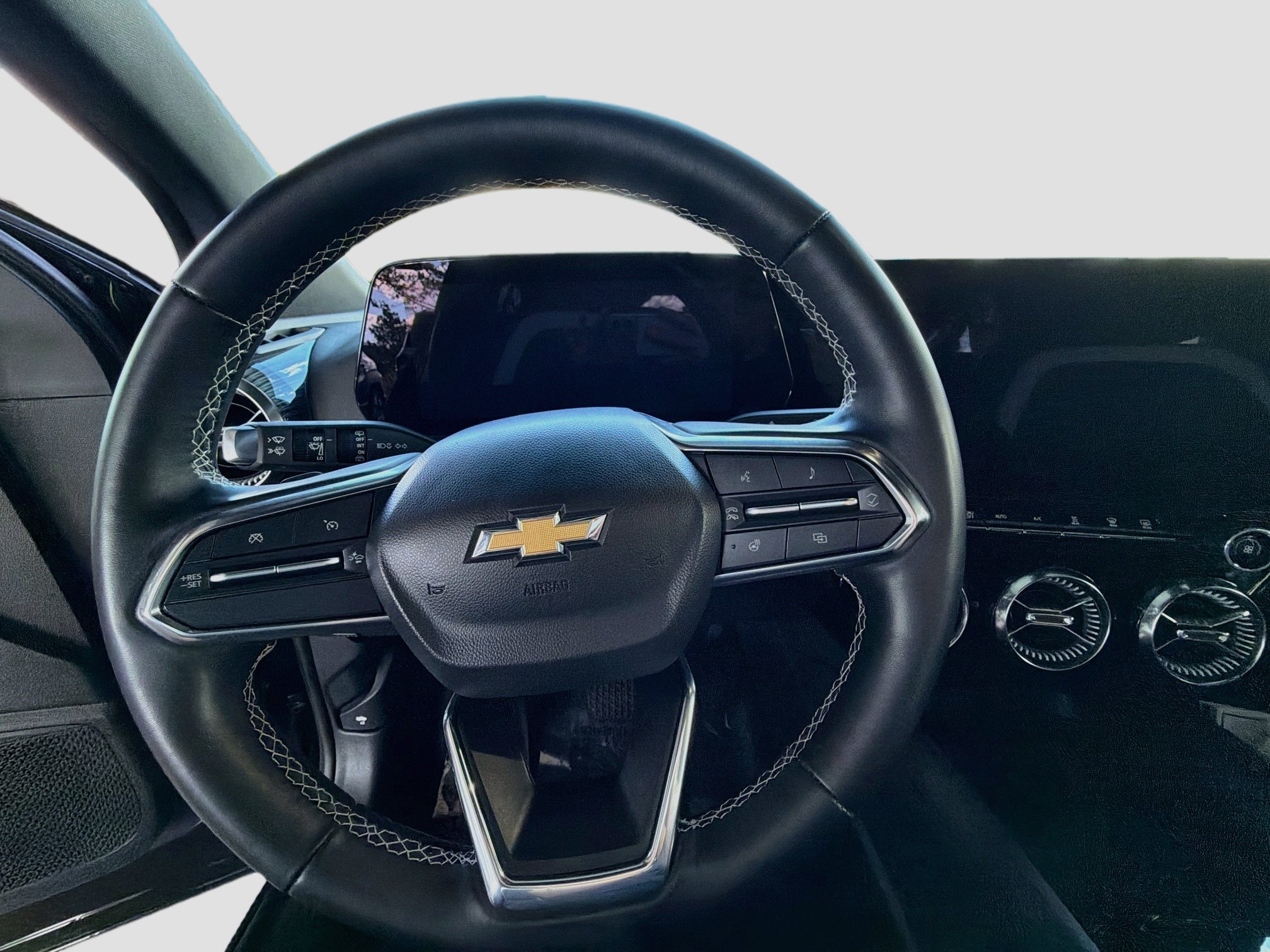 Used 2024 Chevrolet Blazer EV LT AWD/4WD image 17
