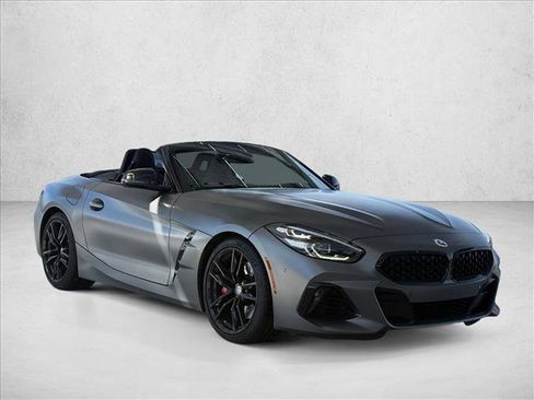 Used 2022 BMW Z4 M40i w/ Premium Package image 3