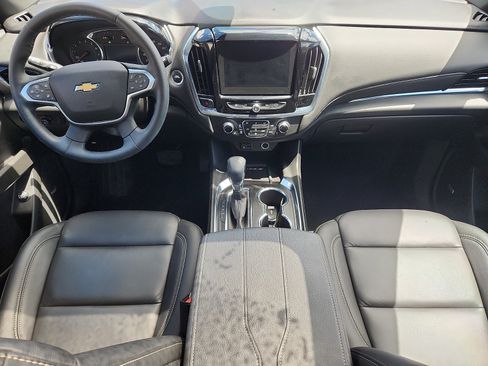 Used 2023 Chevrolet Traverse LT w/ LT Premium Package AWD/4WD image 9