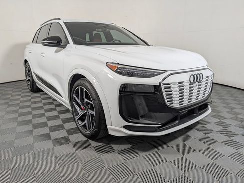 Used 2025 Audi SQ6 e-tron Prestige AWD/4WD image 1