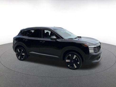 Used 2026 Nissan Kicks SR AWD/4WD image 2