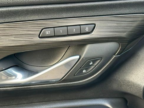 Used 2024 GMC Terrain SLT image 17