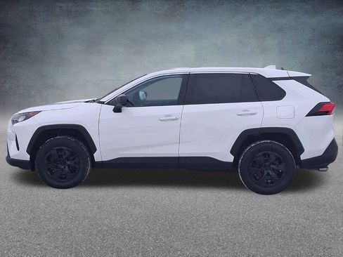 Used 2022 Toyota RAV4 LE image 9