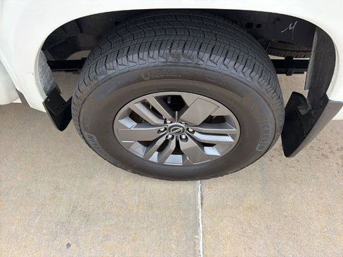 Certified 2025 Nissan Frontier SV w/ SV Convenience Package RWD image 9