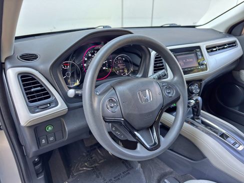 Used 2020 Honda HR-V LX image 12