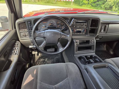Used 2005 Chevrolet Silverado 3500 LS w/ Heavy-Duty Power Package AWD/4WD image 18