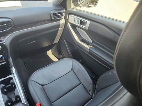Used 2023 Ford Explorer Limited w/ Limited Technology Package RWD image 18