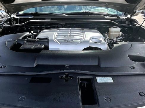 Used 2021 Lexus LX 570 4WD w/ Luxury Package image 35