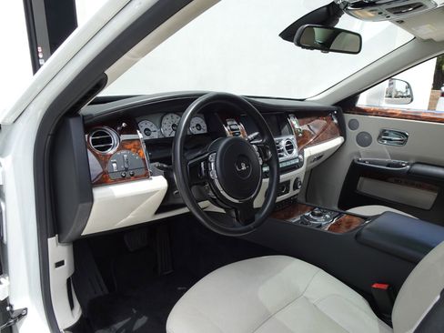 Used 2012 Rolls-Royce Ghost RWD image 11