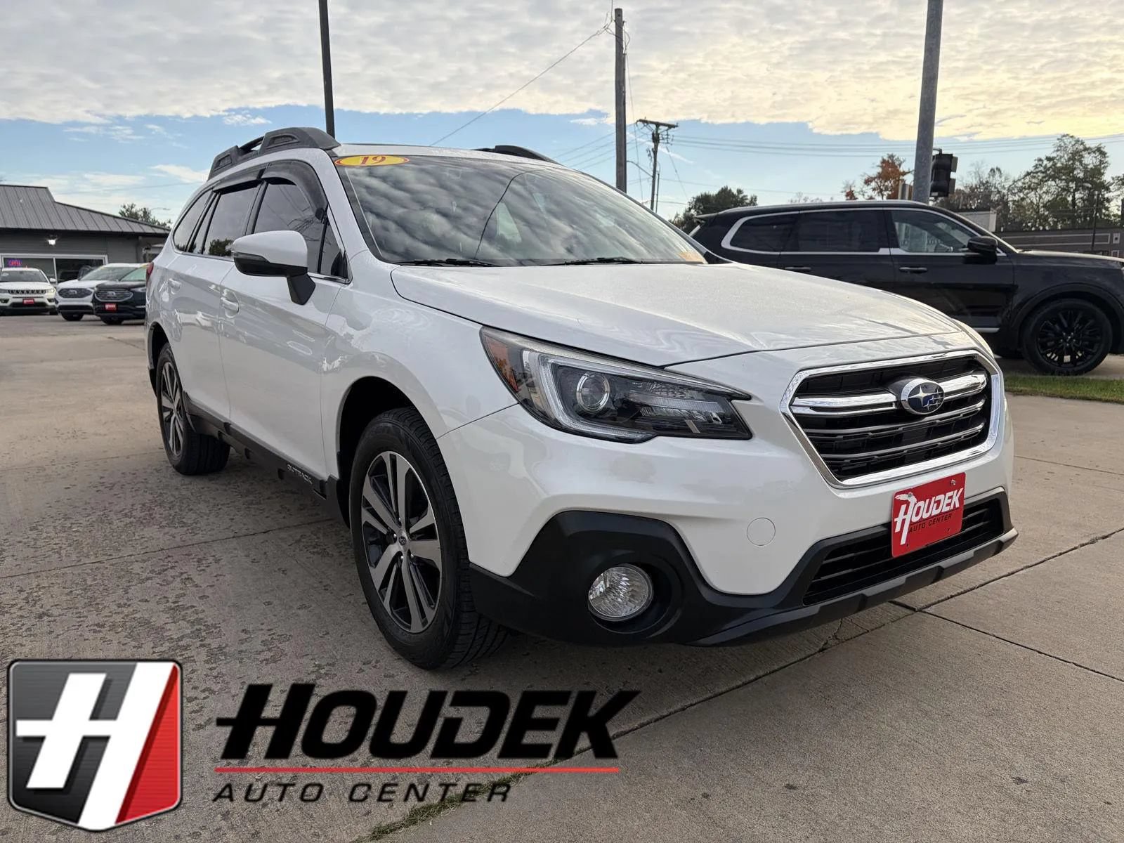 Used 2019 Subaru Outback 2.5i Limited AWD/4WD image 1