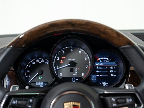 Certified 2024 Porsche Macan S AWD/4WD image 25