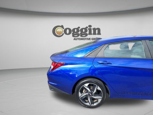 Used 2023 Hyundai Elantra SEL w/ Convenience Package FWD image 30