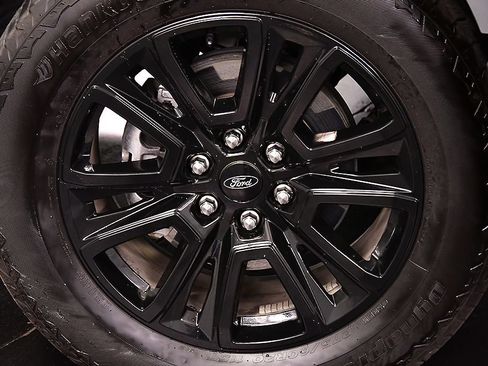 Used 2025 Ford F150 Platinum AWD/4WD image 9