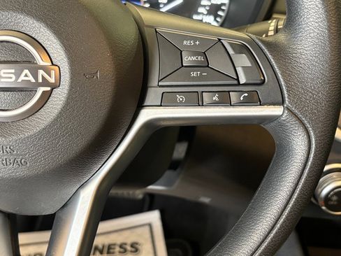 Used 2024 Nissan Altima 2.5 SV image 11