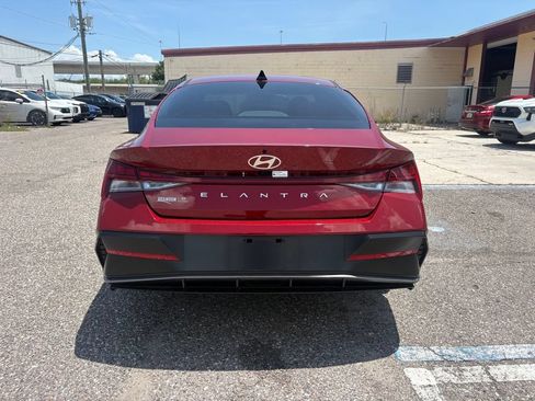 Used 2025 Hyundai Elantra SEL FWD image 4