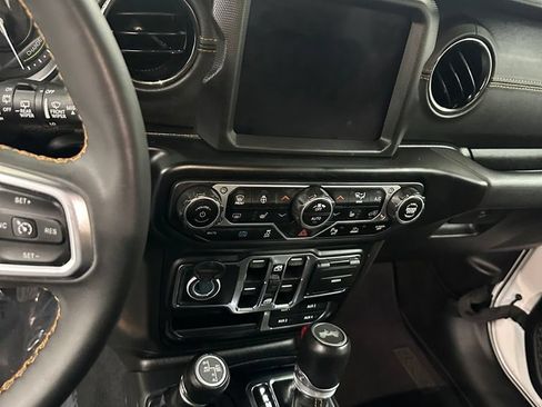 Used 2023 Jeep Wrangler Unlimited Sahara AWD/4WD image 16