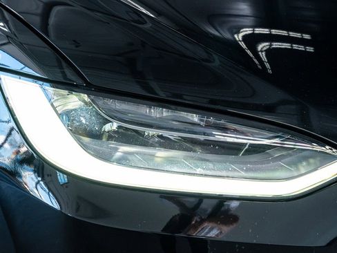 Used 2022 Tesla Model X Plaid image 18