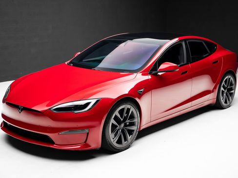 Used 2022 Tesla Model S Plaid image 5