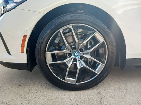 New 2024 BMW i5 eDrive40i w/ Convenience Package image 5