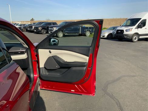 Used 2022 Ford Mustang Mach-E Premium image 22