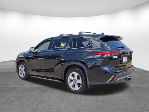 Used 2021 Toyota Highlander LE AWD/4WD image 6