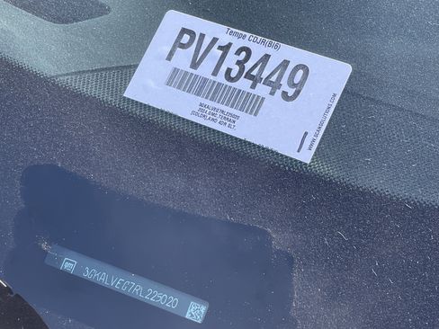 Used 2024 GMC Terrain SLT image 32