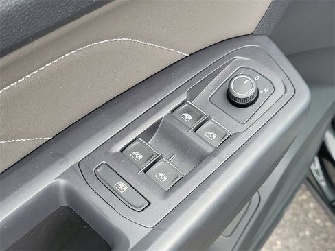 Used 2021 Volkswagen Atlas SE w/ Panoramic Sunroof Package image 19