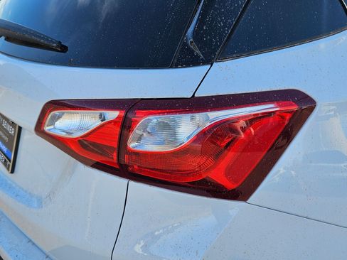 Certified 2020 Chevrolet Equinox LS w/ LS Convenience Package FWD image 11