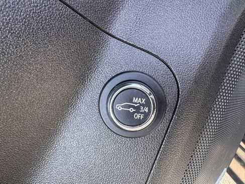 Used 2023 GMC Acadia SLT image 10