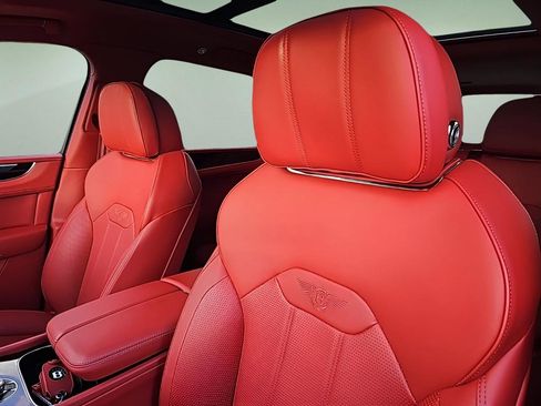 Certified 2022 Bentley Bentayga image 23