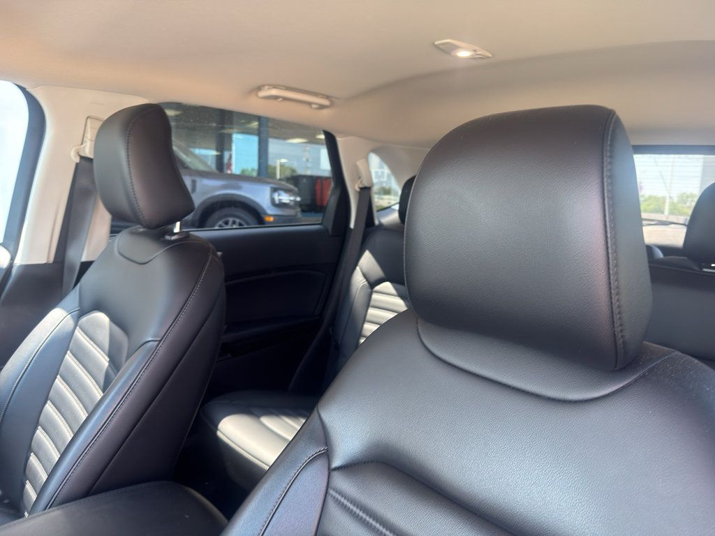 Used 2022 Ford Edge SEL w/ Convenience Package AWD/4WD image 4
