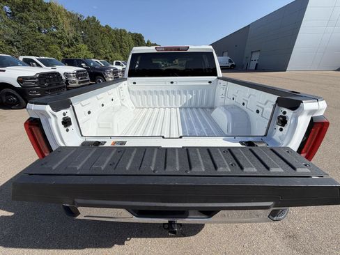 Used 2026 GMC Sierra 1500 SLT AWD/4WD image 18