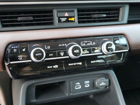 Used 2023 Honda Pilot Elite image 25