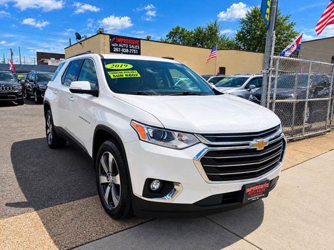 Used 2019 Chevrolet Traverse LT w/ LT Premium Package AWD/4WD image 4