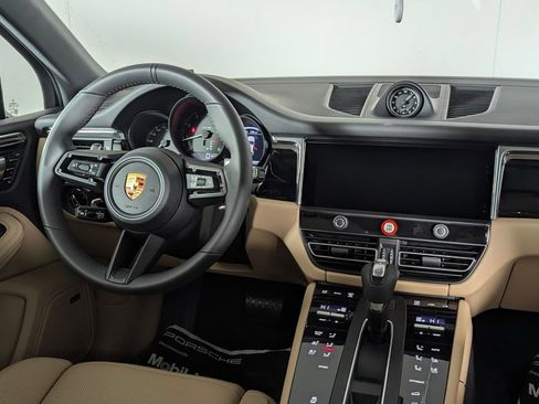 Certified 2026 Porsche Macan AWD/4WD image 22