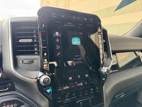 Used 2025 RAM 1500 Laramie w/ Night Edition image 32