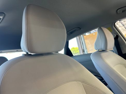 Certified 2025 Hyundai Kona SEL AWD/4WD image 17