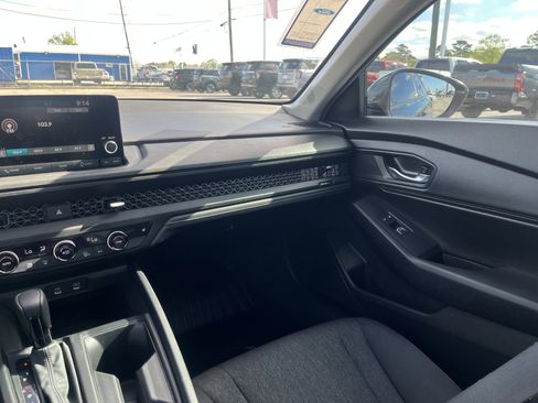 Used 2025 Honda Accord SE image 30