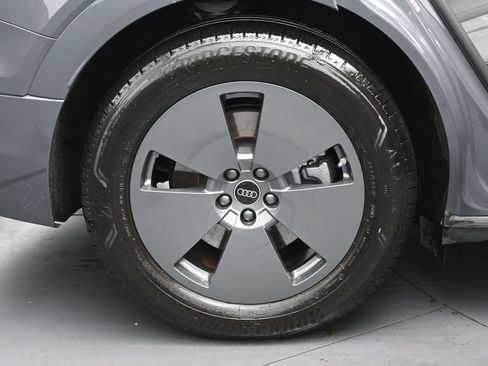 Used 2024 Audi Q8 e-tron Premium AWD/4WD image 33