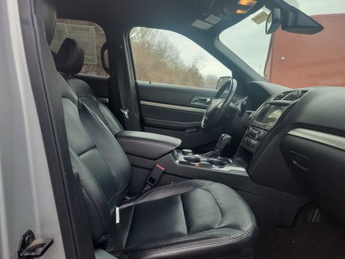 Used 2018 Ford Explorer XLT w/ Equipment Group 202A image 29