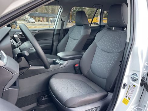 Certified 2025 Toyota RAV4 XLE image 18