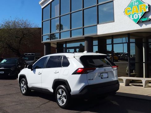 Used 2019 Toyota RAV4 XLE image 9