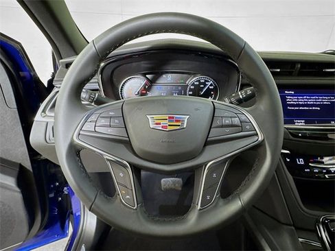 New 2025 Cadillac XT5 Luxury image 6