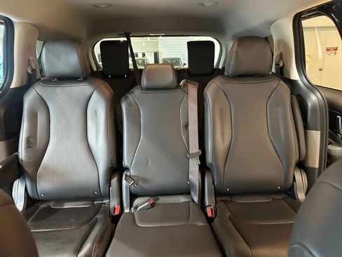 Used 2026 Kia Carnival FWD image 41