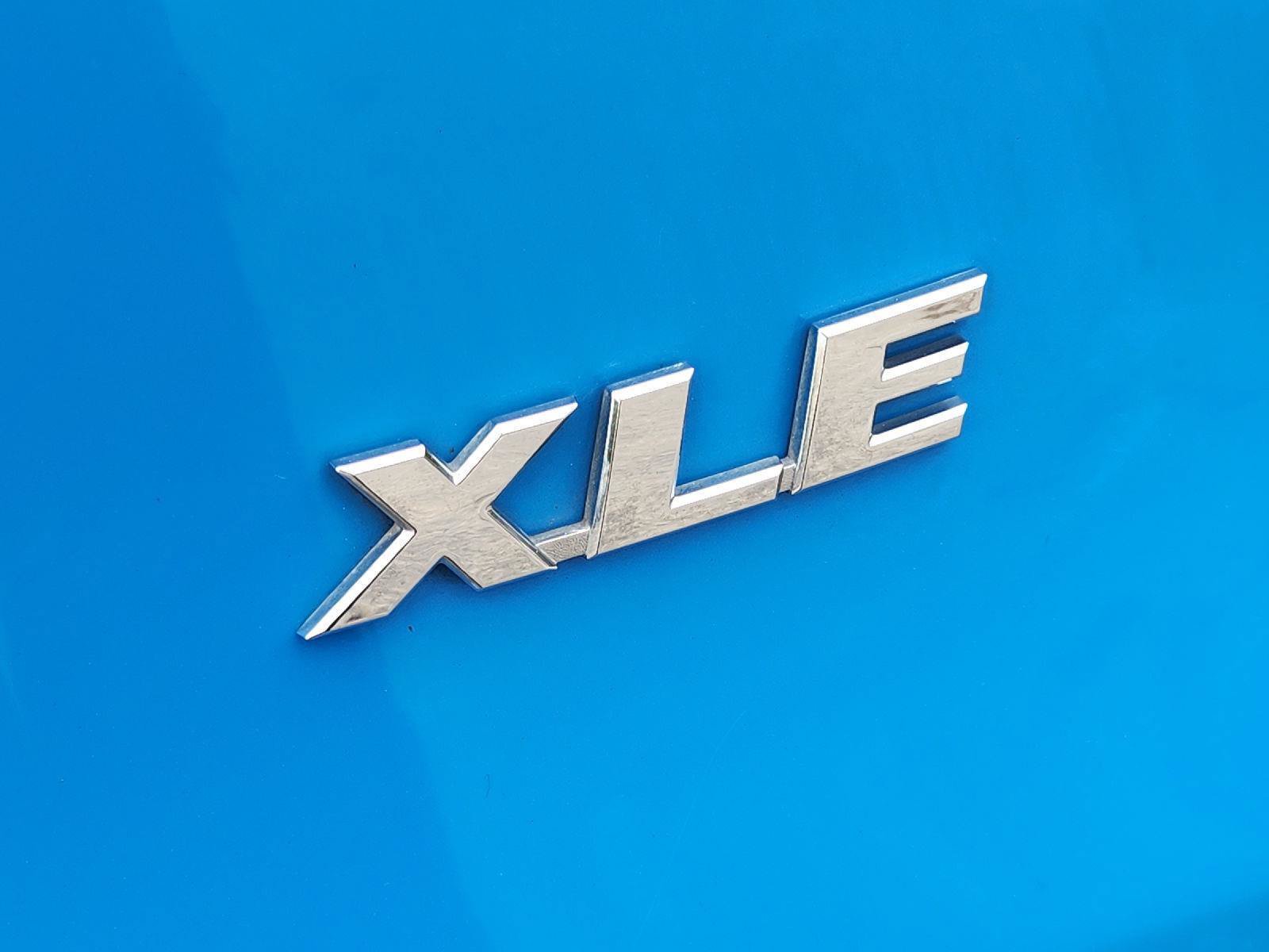 Used 2020 Toyota RAV4 XLE Premium FWD image 12