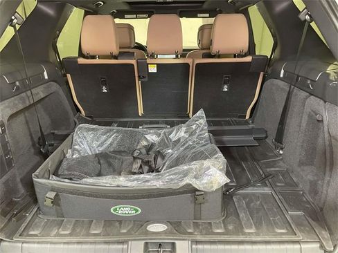 Used 2025 Land Rover Discovery Dynamic SE image 21