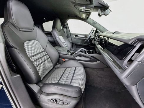 Certified 2026 Porsche Cayenne GTS AWD/4WD image 29