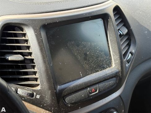 Used 2016 Jeep Cherokee Latitude image 8